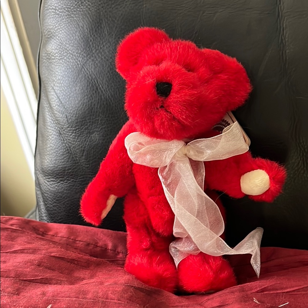 Vintage Boyd’s Bear Red Plush Teddy Bear ‘Huggleby B Bearikind’